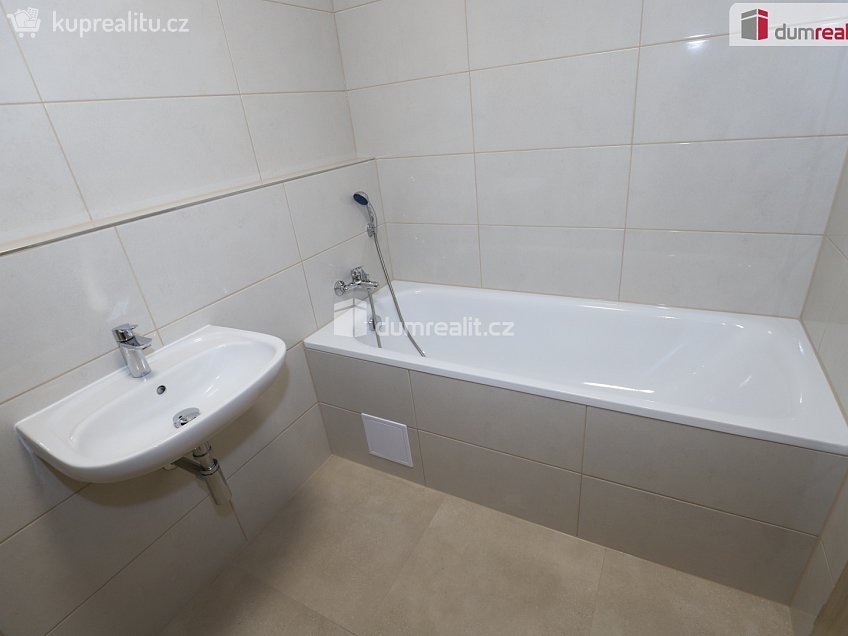 Pronájem bytu 2+1 65 m^2 Dolní Žandov, Dolní Žandov 