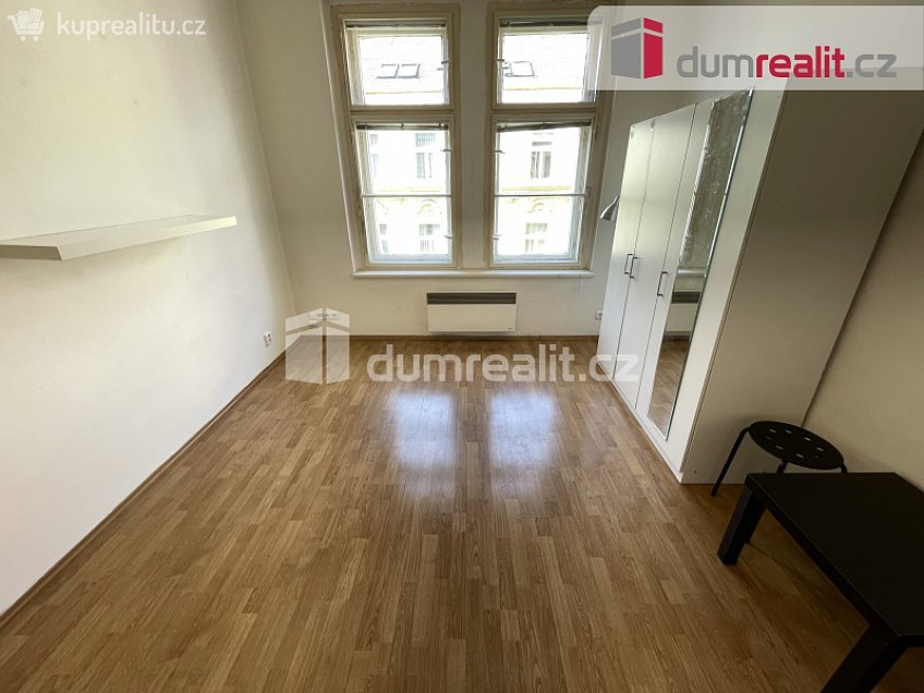 Pronájem bytu 1+kk 25 m^2 Kmochova, Praha 5 