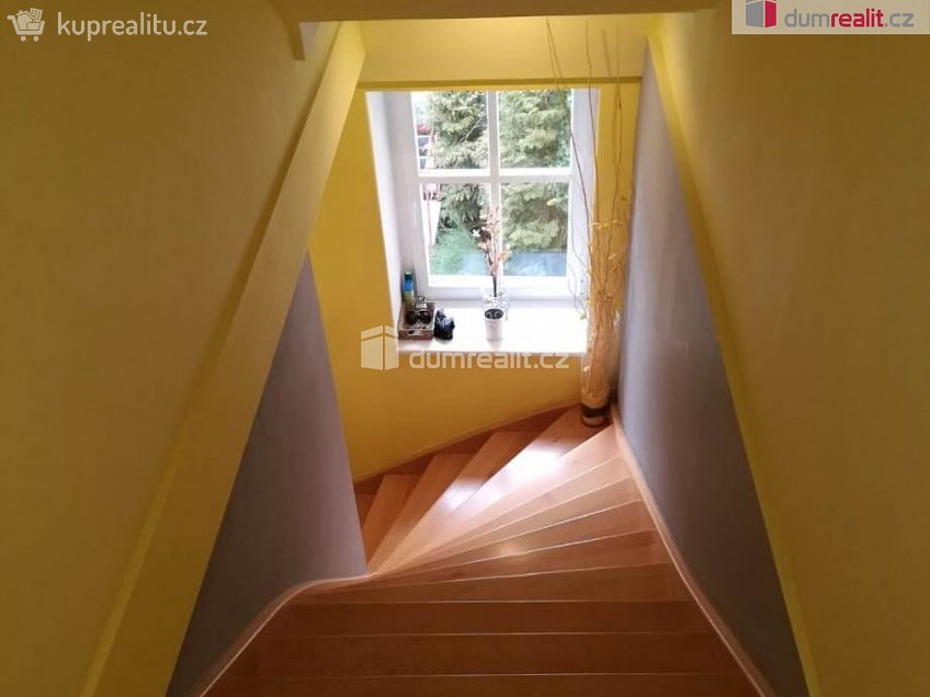 Prodej bytu 4+kk 158 m^2 Růžový kopeček, Cheb 