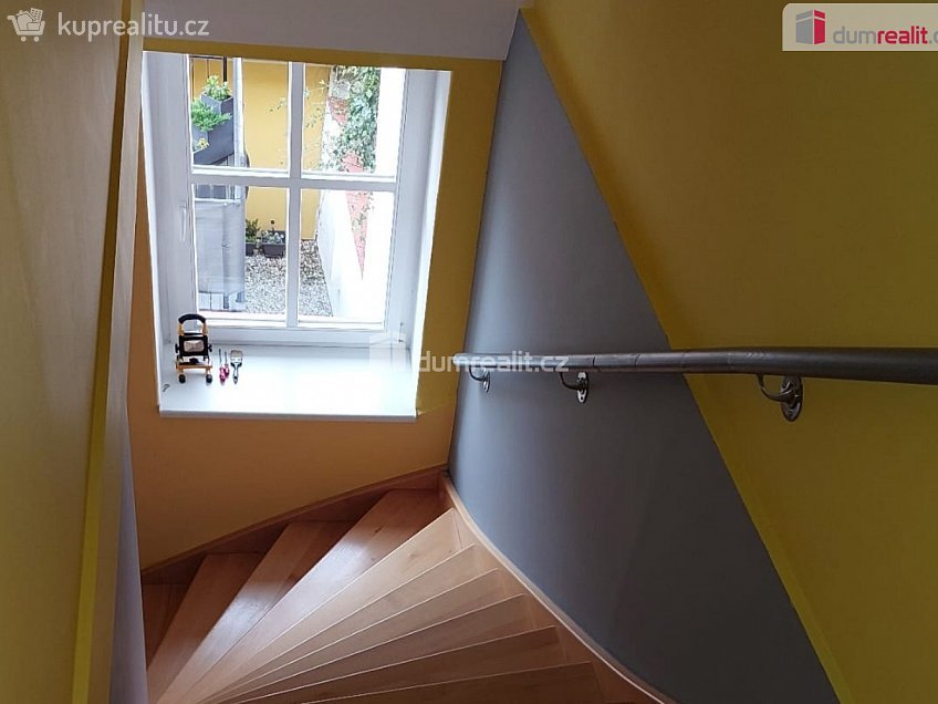 Prodej bytu 4+kk 158 m^2 Růžový kopeček, Cheb 