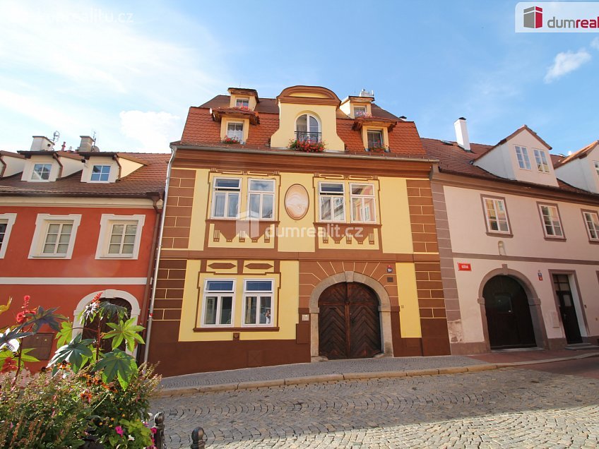 Prodej bytu 4+kk 158 m^2 Růžový kopeček, Cheb 