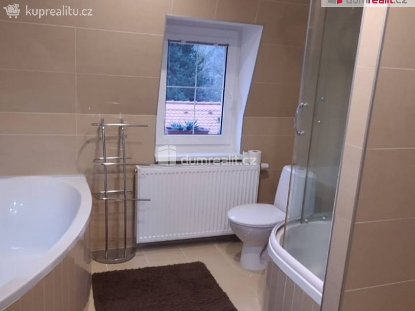 Prodej bytu 4+kk 158 m^2 Růžový kopeček, Cheb 