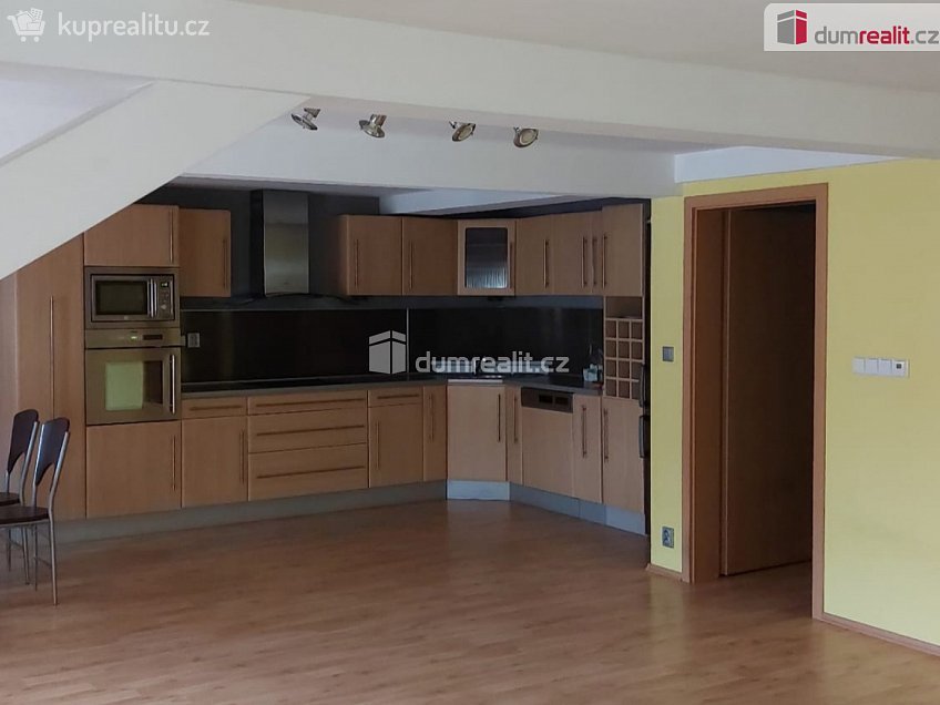 Prodej bytu 4+kk 158 m^2 Růžový kopeček, Cheb 