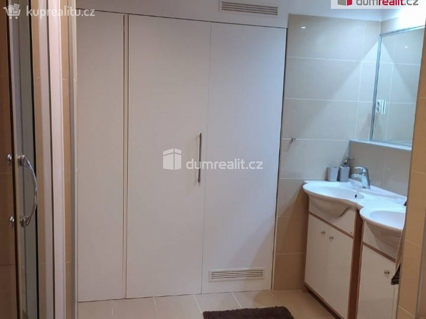 Prodej bytu 4+kk 158 m^2 Růžový kopeček, Cheb 