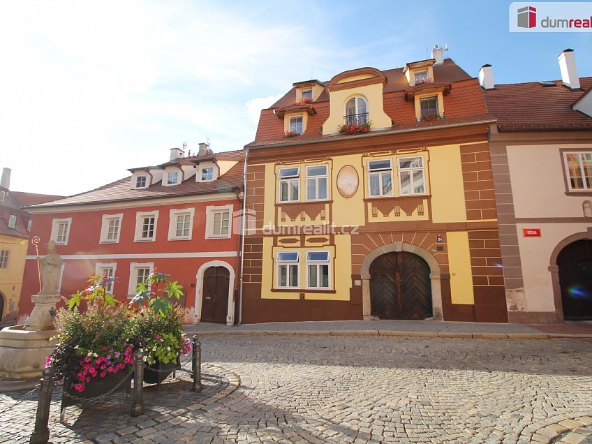 Prodej bytu 4+kk 158 m^2 Růžový kopeček, Cheb 