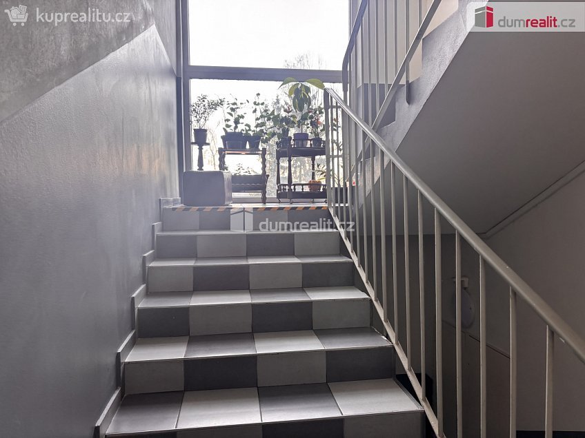 Pronájem bytu - pokoj 13 m^2 Mezi úvozy, Praha 20 