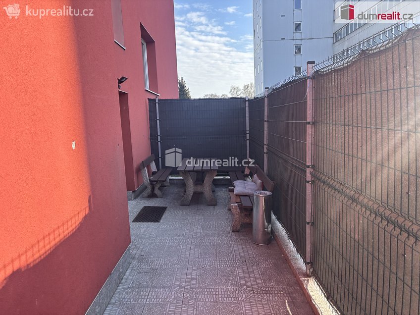 Pronájem bytu - pokoj 13 m^2 Mezi úvozy, Praha 20 