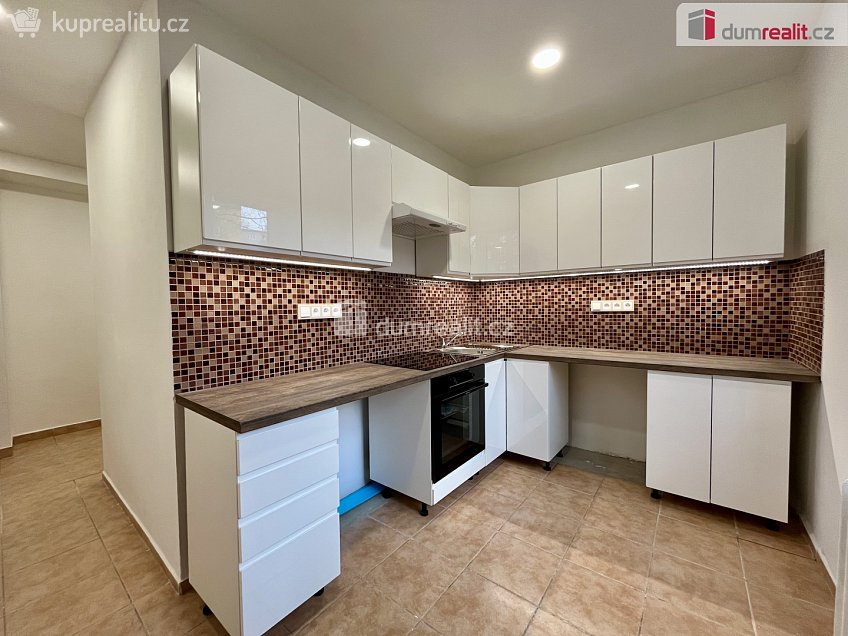 Pronájem bytu 3+1 73 m^2 Šmeralova, Karlovy Vary 