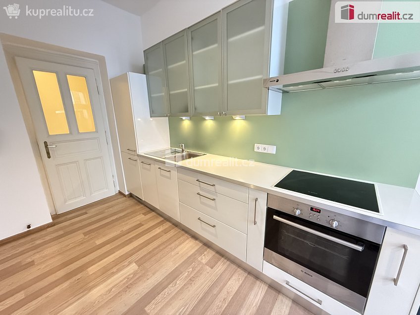 Pronájem bytu 2+1 68 m^2 U Nikolajky, Praha 5 