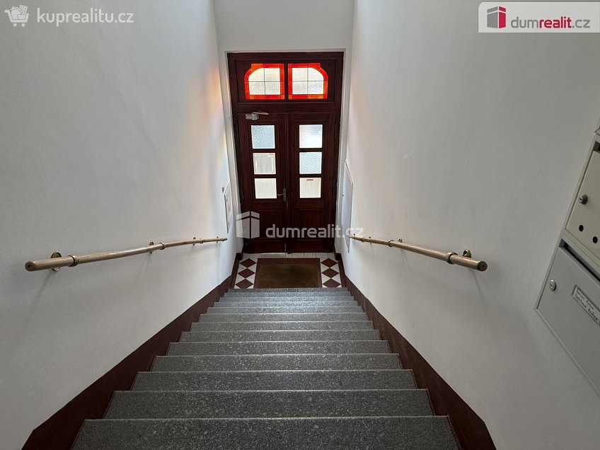 Pronájem bytu 2+1 68 m^2 U Nikolajky, Praha 5 