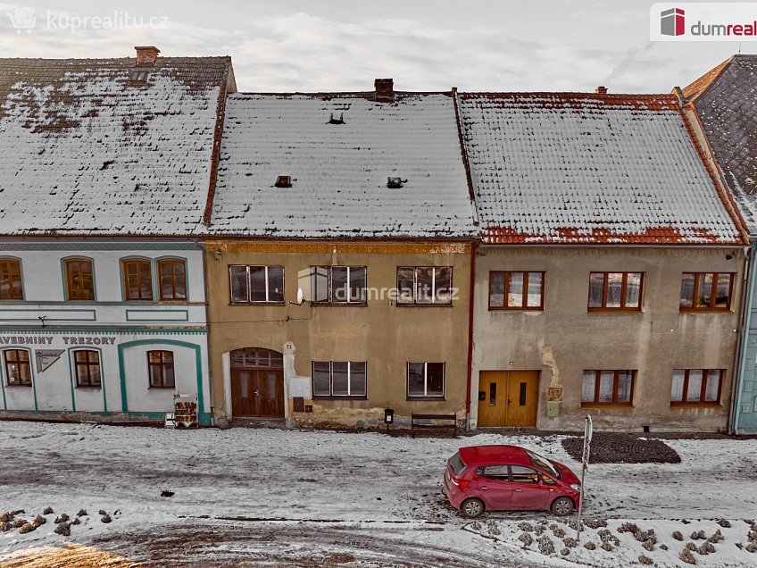 Prodej  rodinného domu 200 m^2 náměstí, Kravaře 