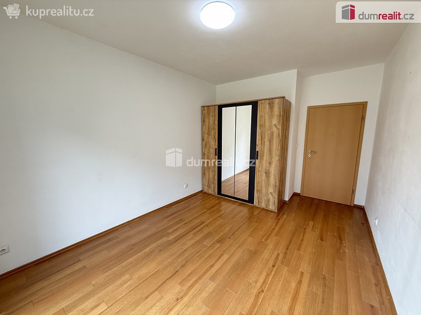 Pronájem bytu 2+kk 59 m^2 Přeučilova, Praha 13 