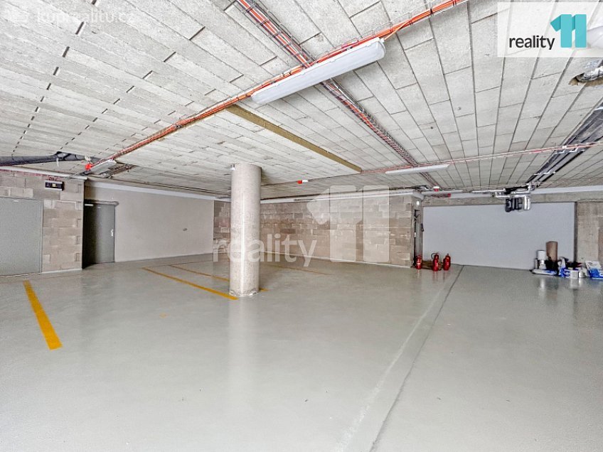 Pronájem  garáže 11 m^2 Papírová, Liberec 