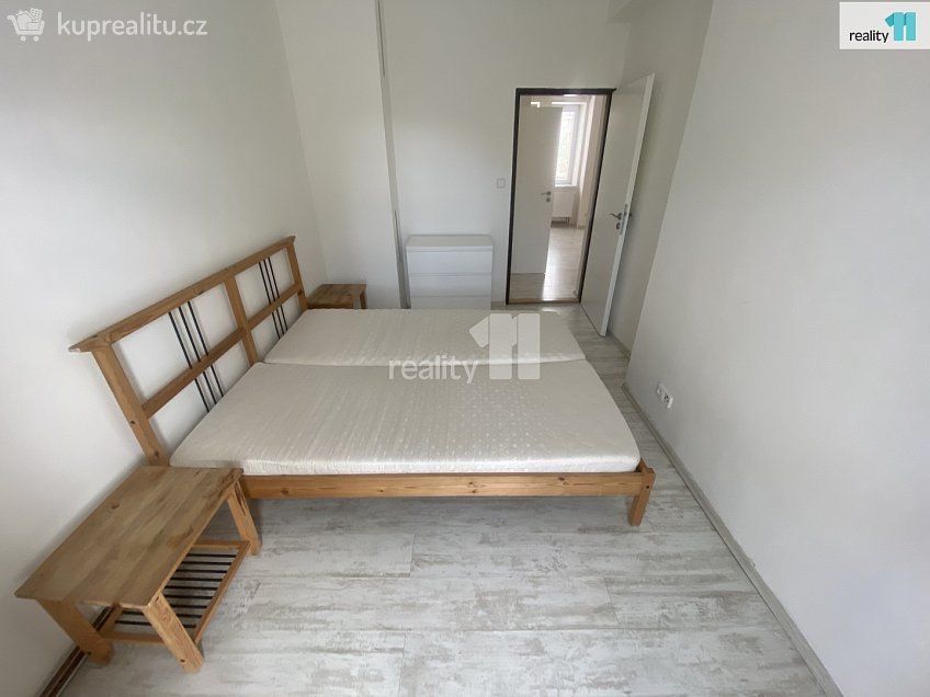 Pronájem bytu 1+1 35 m^2 Palackého, Dobřany 