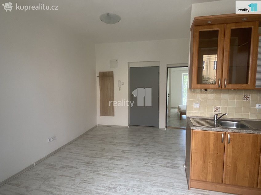 Pronájem bytu 1+1 35 m^2 Palackého, Dobřany 