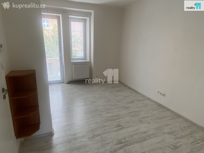 Pronájem bytu 1+1 35 m^2 Palackého, Dobřany 