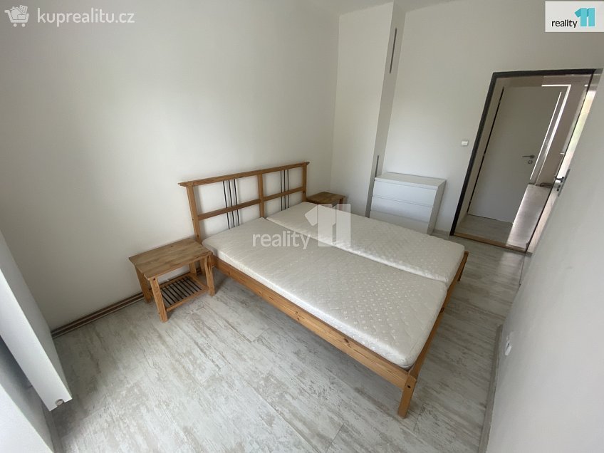 Pronájem bytu 1+1 35 m^2 Palackého, Dobřany 