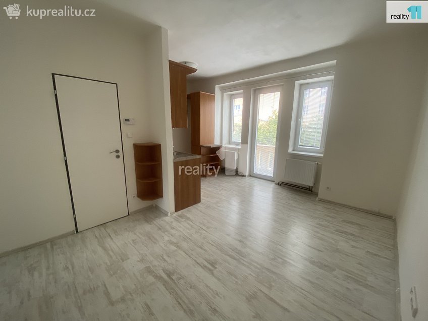 Pronájem bytu 1+1 35 m^2 Palackého, Dobřany 