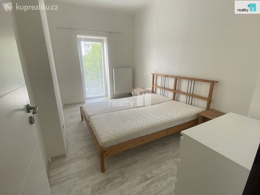 Pronájem bytu 1+1 35 m^2 Palackého, Dobřany 