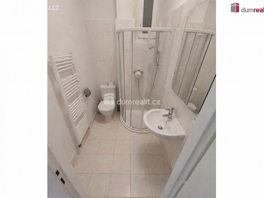 Pronájem bytu 1+kk 21 m^2 Mošnova, Praha 5 