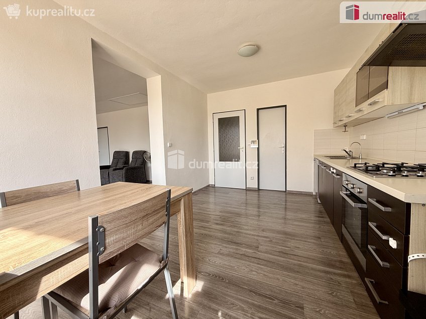 Pronájem bytu 3+1 107 m^2 náměstí Míru, Vracov 