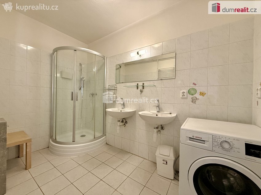 Pronájem bytu 3+1 107 m^2 náměstí Míru, Vracov 