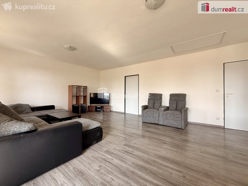 Pronájem bytu 3+1 107 m^2 náměstí Míru, Vracov 