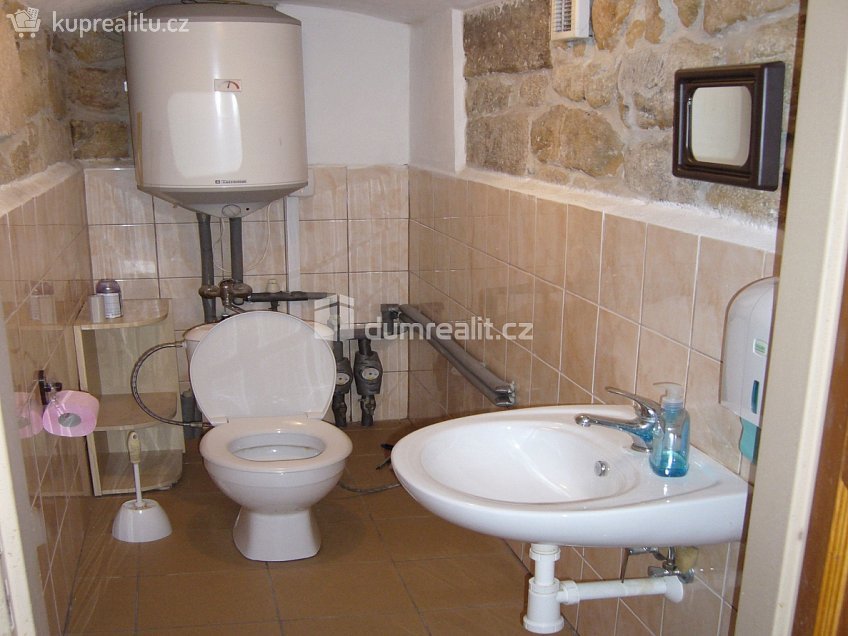 Pronájem  obchodních prostor 40 m^2 Křížová, Děčín 