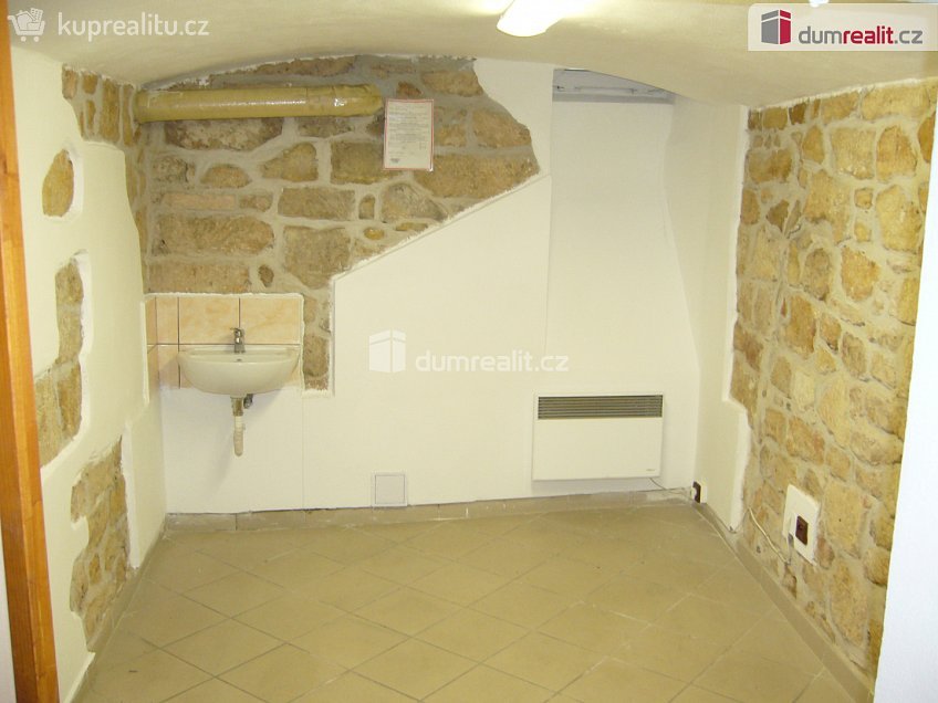 Pronájem  obchodních prostor 40 m^2 Křížová, Děčín 