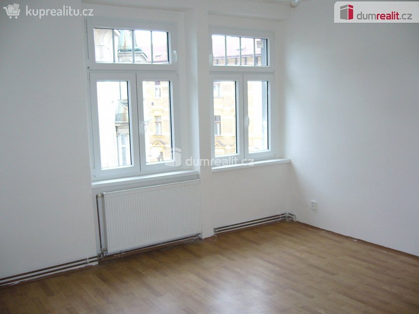 Pronájem bytu 3+1 98 m^2 Revoluční nám., Děčín 