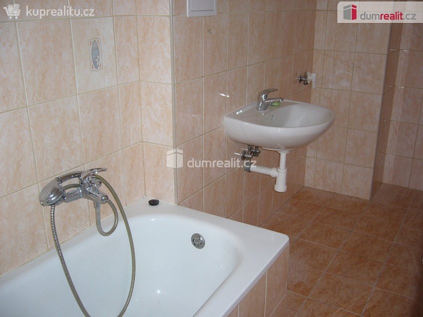 Pronájem bytu 3+1 98 m^2 Revoluční nám., Děčín 