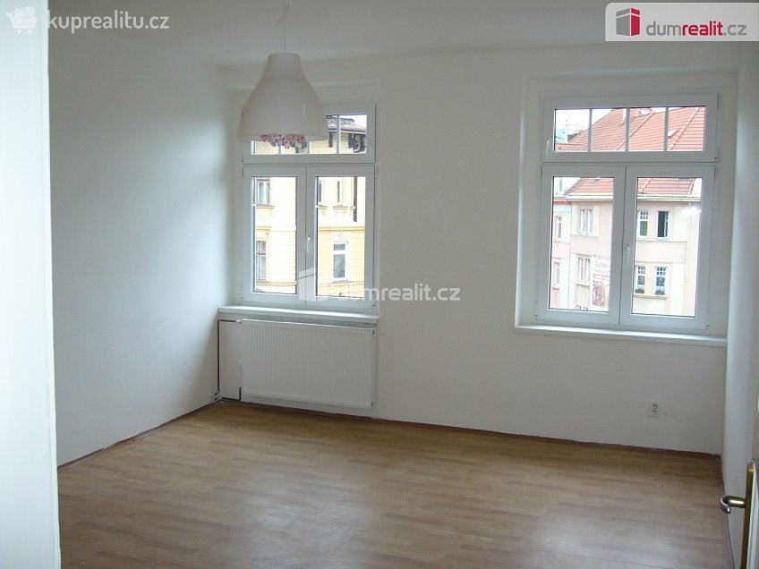 Pronájem bytu 3+1 98 m^2 Revoluční nám., Děčín 