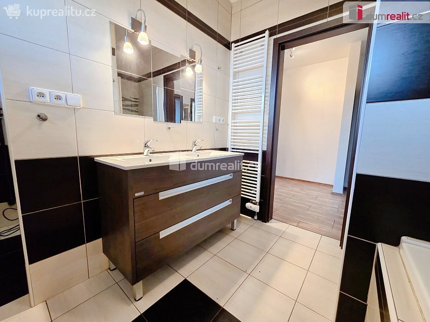 Prodej  rodinného domu 106 m^2 Rostoklaty, Rostoklaty 