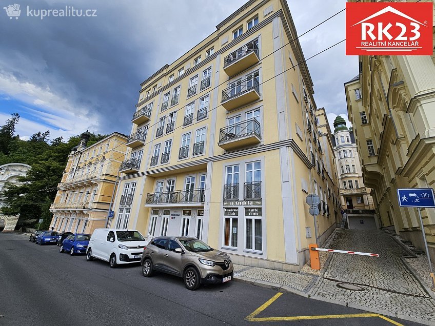 Pronájem  garážového stání 17 m^2 Masarykova 702, Mariánské Lázně 