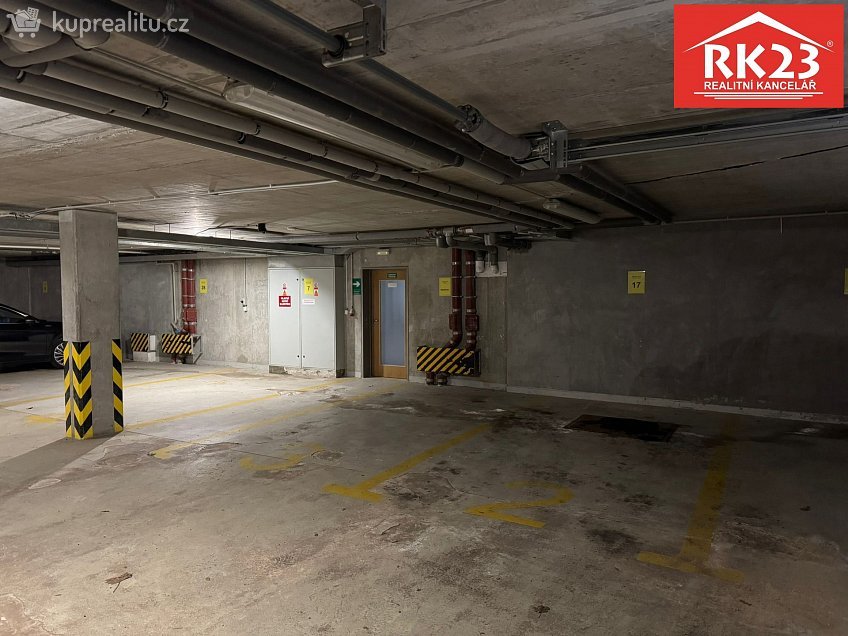 Pronájem  garážového stání 17 m^2 Masarykova 702, Mariánské Lázně 