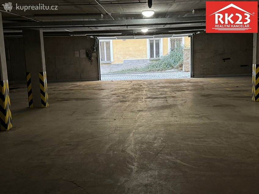 Pronájem  garážového stání 17 m^2 Masarykova 702, Mariánské Lázně 