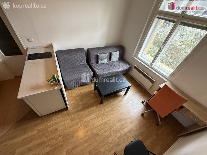 Pronájem bytu 1+kk 25 m^2 Kmochova, Praha 5 