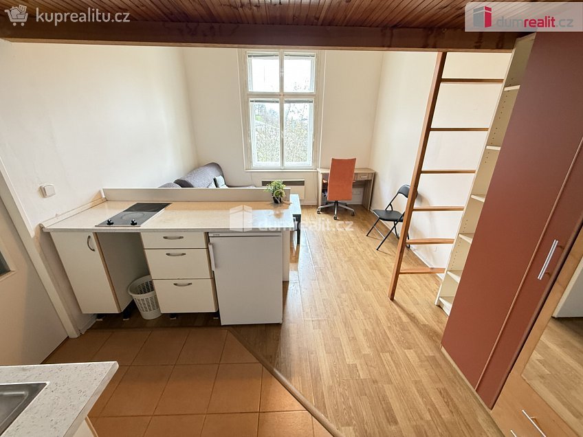 Pronájem bytu 1+kk 25 m^2 Kmochova, Praha 5 