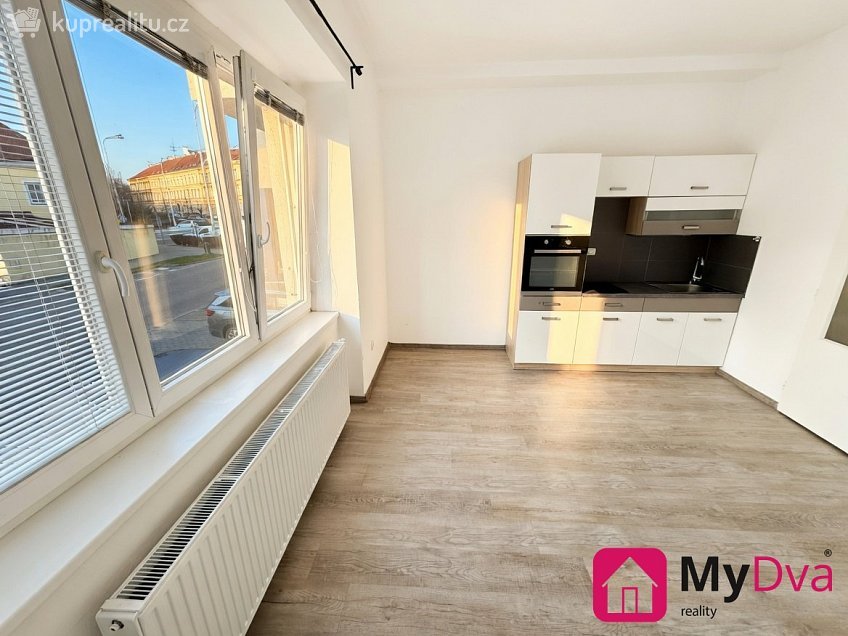 Pronájem bytu 1+kk 25 m^2 Rooseveltova, Znojmo 