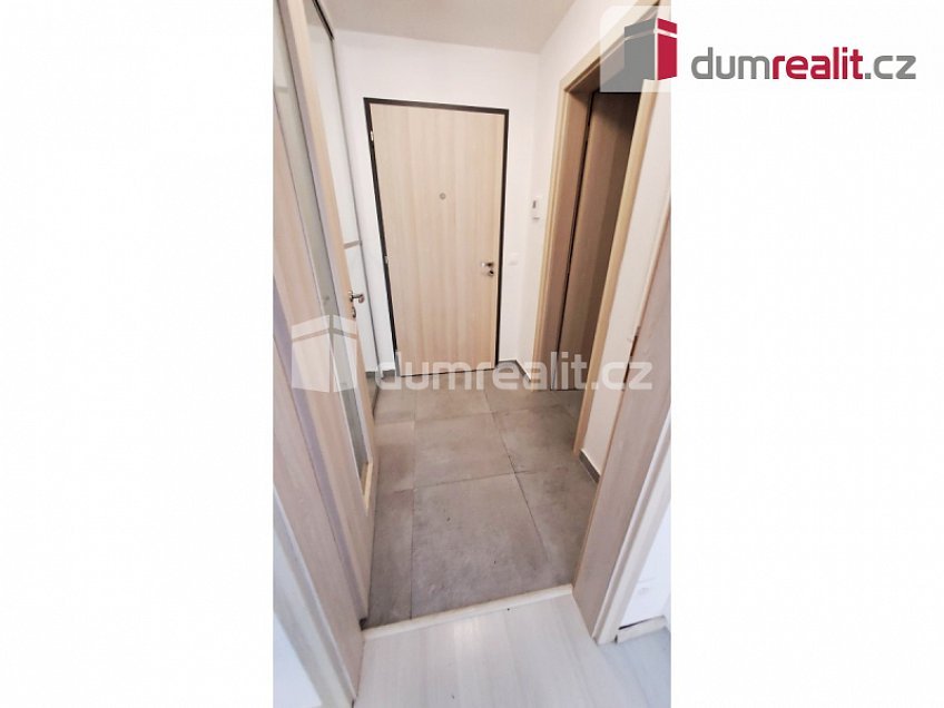 Pronájem bytu 1+kk 31 m^2 Adamova, Praha 6 