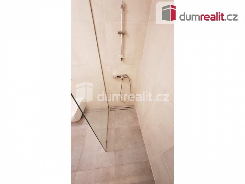 Pronájem bytu 1+kk 31 m^2 Adamova, Praha 6 