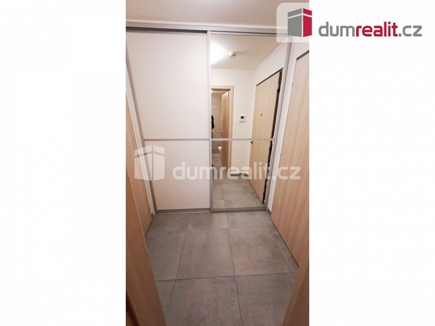 Pronájem bytu 1+kk 31 m^2 Adamova, Praha 6 