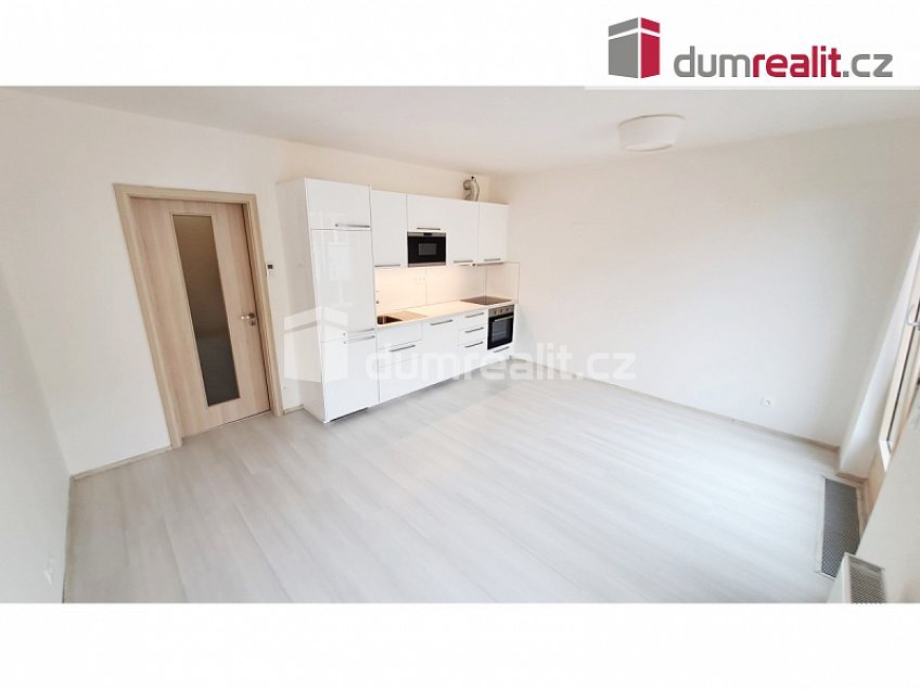 Pronájem bytu 1+kk 31 m^2 Adamova, Praha 6 