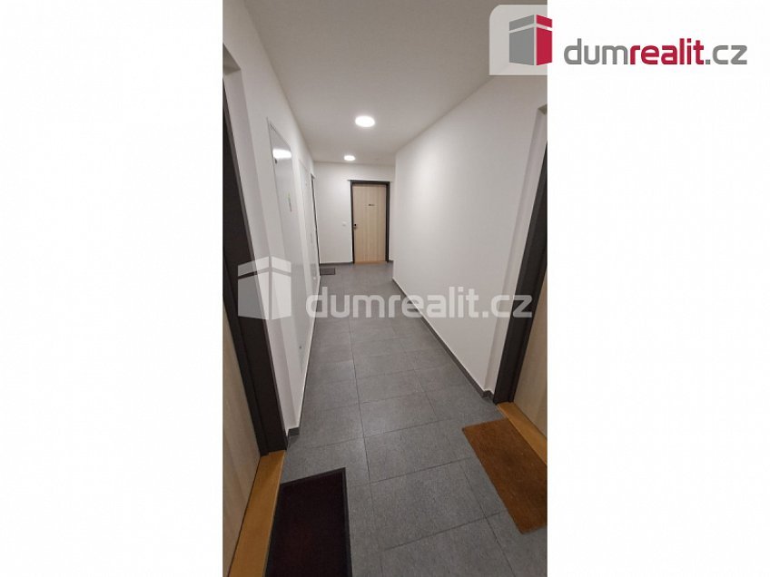 Pronájem bytu 1+kk 31 m^2 Adamova, Praha 6 