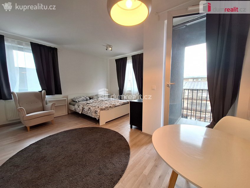 Pronájem bytu 1+kk 33 m^2 Strnadových, Praha 9 