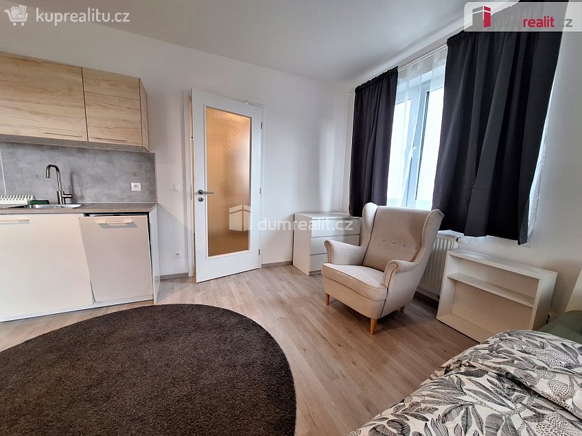 Pronájem bytu 1+kk 33 m^2 Strnadových, Praha 9 