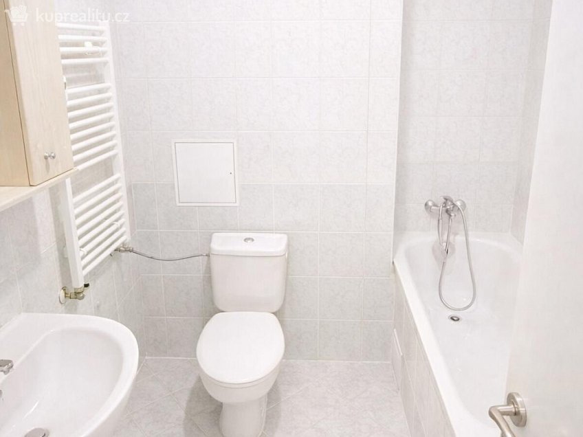 Pronájem bytu 1+kk 50 m^2 Pod Bohdalcem I, Praha 10 