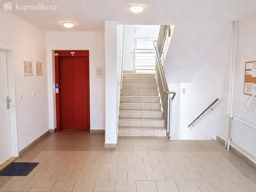 Pronájem bytu 1+kk 50 m^2 Pod Bohdalcem I, Praha 10 