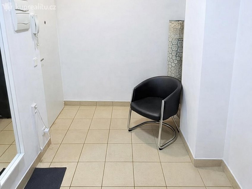 Pronájem bytu 1+kk 50 m^2 Pod Bohdalcem I, Praha 10 