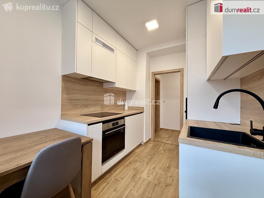 Pronájem bytu 2+1 63 m^2 Tůně, Uherské Hradiště 